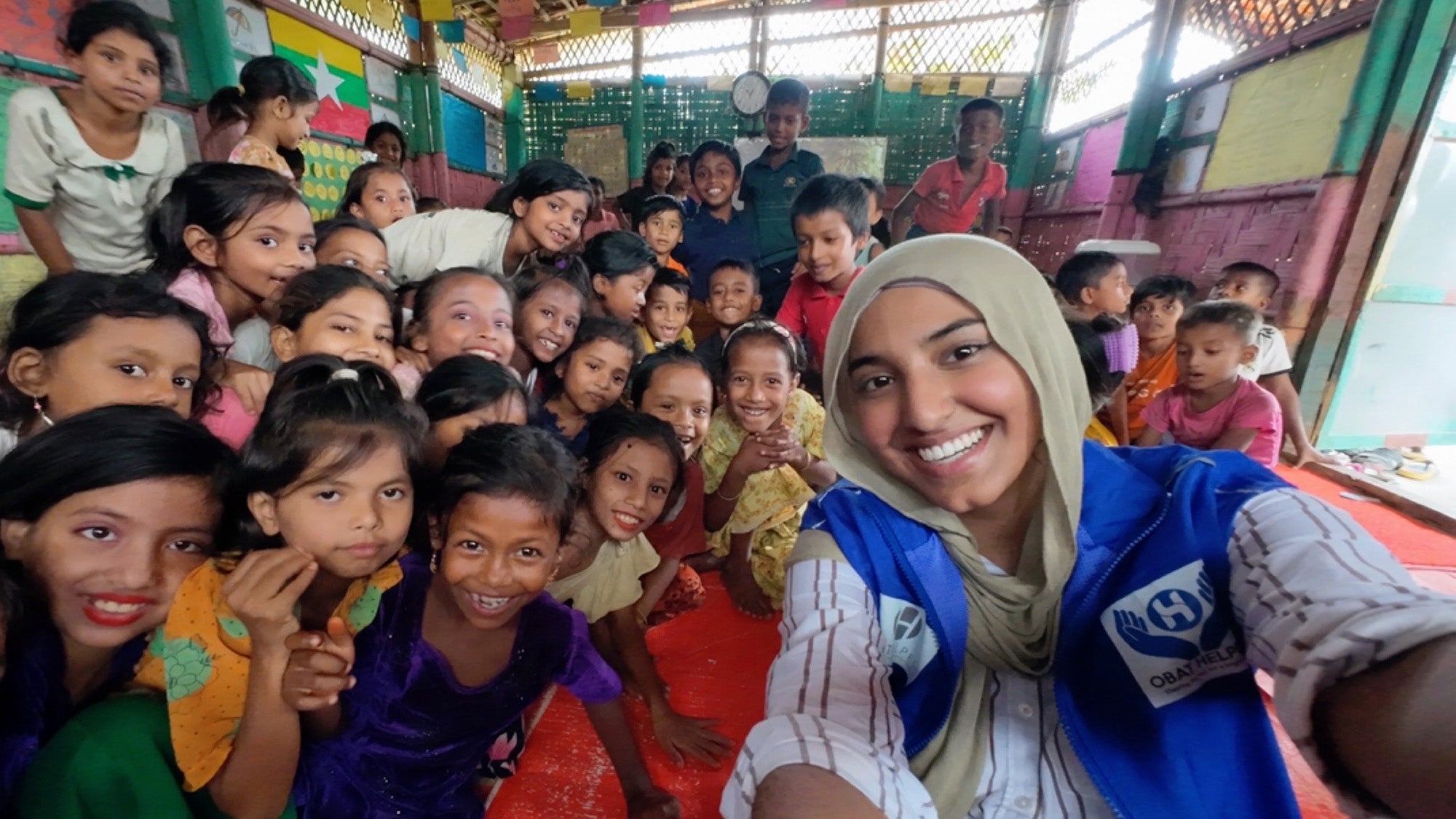 Isra Satiar takes a selfie with a large group of children