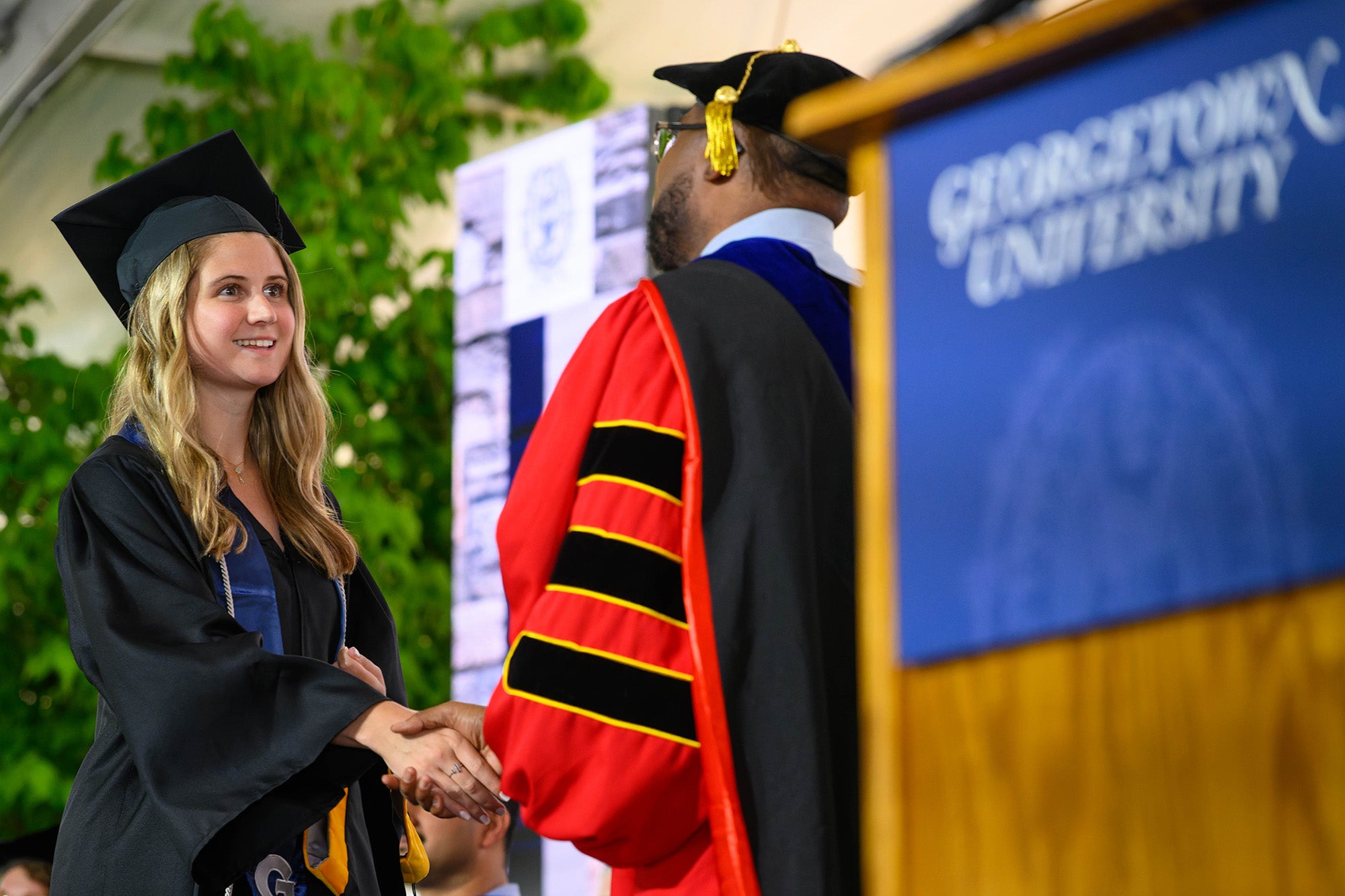 An undergraduate shakes hands with Dean King